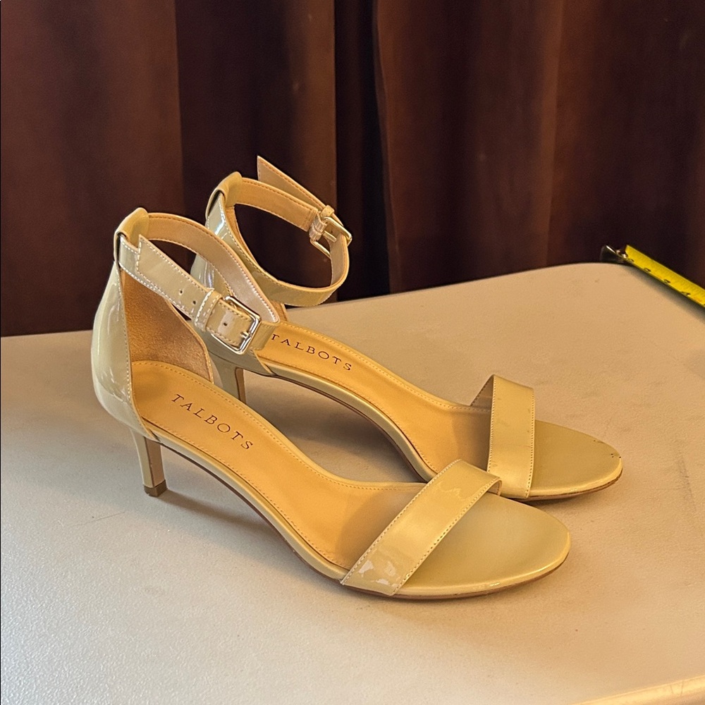 Talbots Tan Heels- Size 8M
